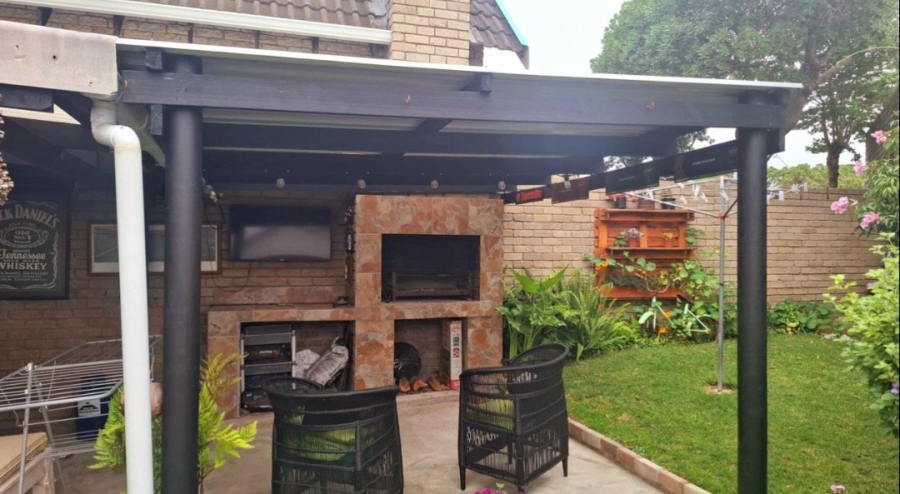 3 Bedroom Property for Sale in Heiderand Western Cape